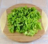 Легкие салаты рецепты с фото простые и вкусные недорогие. Нарезка листьев салата для весеннего салата Нарезаем листья салата.