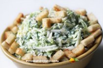 Салат с капустой и сухариками