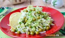Салат с пекинской капустой и зеленым горошком