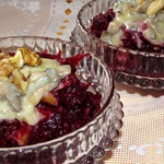 Свекла с сырным соусом и грецкими орехами