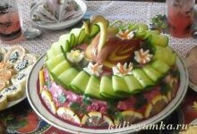Салат с кувшинками и украшением из огурцов Украшение салата огурцами и яйцами