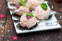 необычная закуска шариками в ложках закуски в ложках